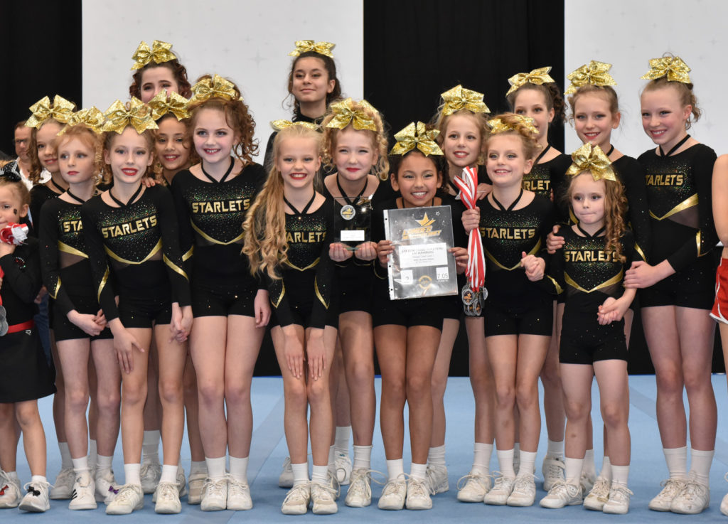 Trotz fehlendem Flyer ganz vorn dabei: Unsere WSC Starlets Deluxe holten sich den Vizemeister-Titel im Peewee Level 1 und freuen sich nun auf die Regionalmeisterschaft!

Foto: Olaf Heessel