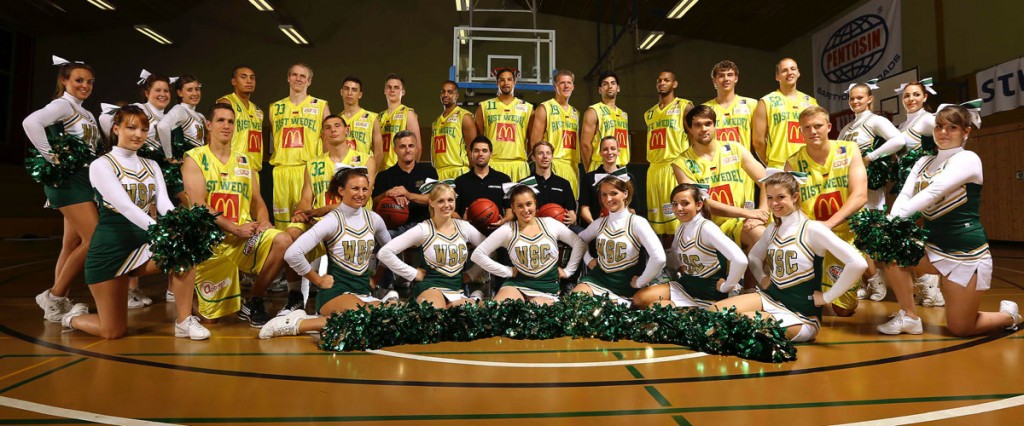 Foto: Rister und Cheerleader, Saisonstart 2012-2013